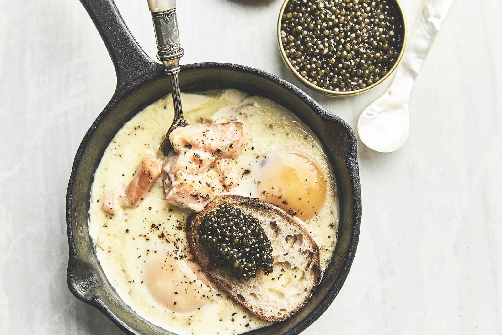 Яйца-кокот (oeufs en cocotte) с цедрой лимона и черной икрой - Malakhoff  Caviar - Чёрная икра высочайшего качества